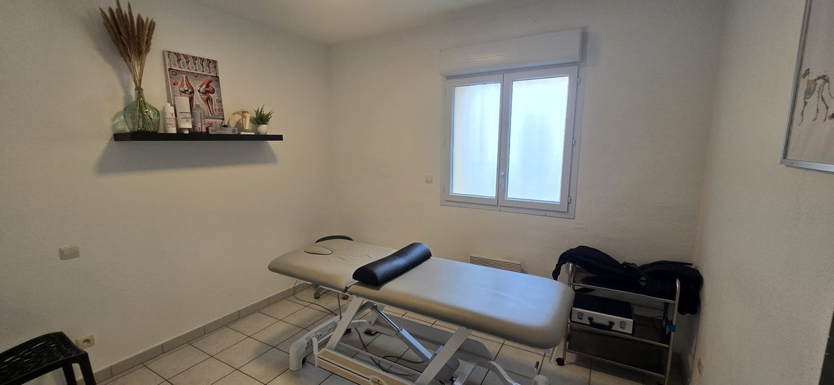 Mouv' Kiné Saint-Laurent — salle de soin (table de massage)